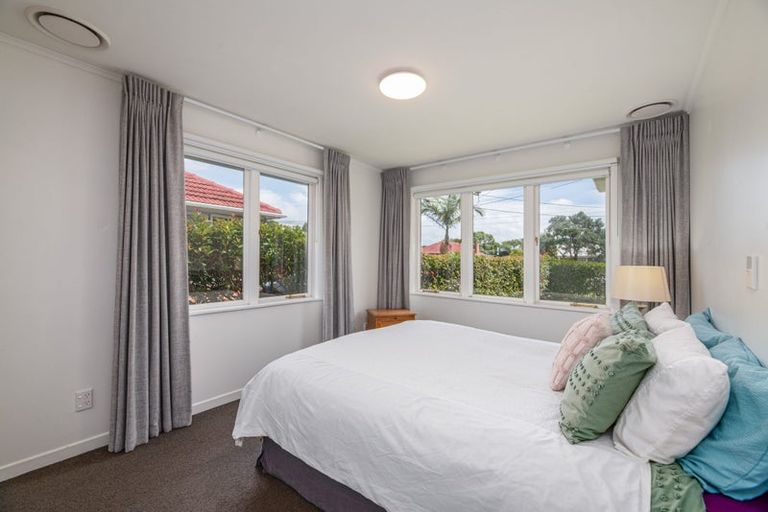 Photo of property in 13 Peachgrove Road, Te Atatu Peninsula, Auckland, 0610