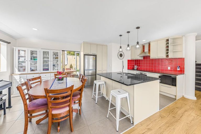 Photo of property in 33 Gala Place, Henderson, Auckland, 0612