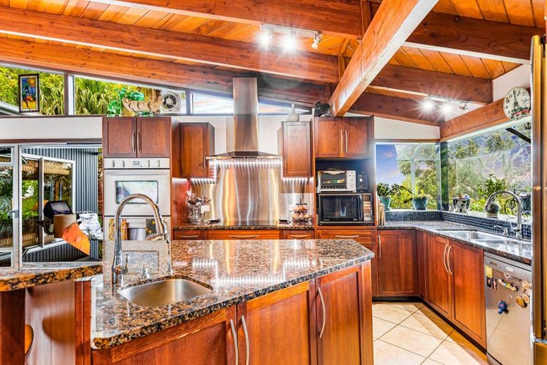 Photo of property in 834 West Coast Road, Waiatarua, Auckland, 0604