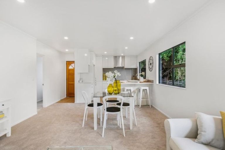 Photo of property in 2/73 Bond Crescent, Forrest Hill, Auckland, 0620