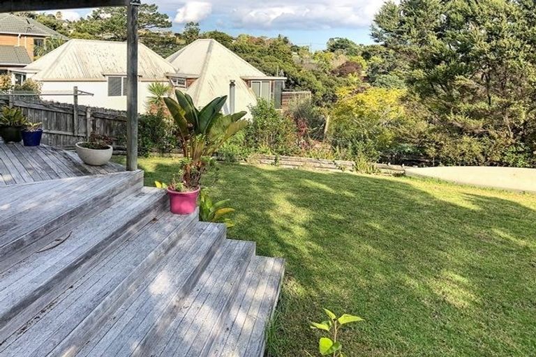 Photo of property in 9 Poaka Place, Beach Haven, Auckland, 0626