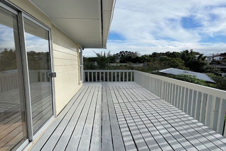Photo of property in 1/17 Powrie Street, Glenfield, Auckland, 0629