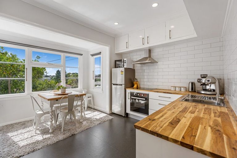 Photo of property in 174 Seaview Road, Westown, New Plymouth, 4310