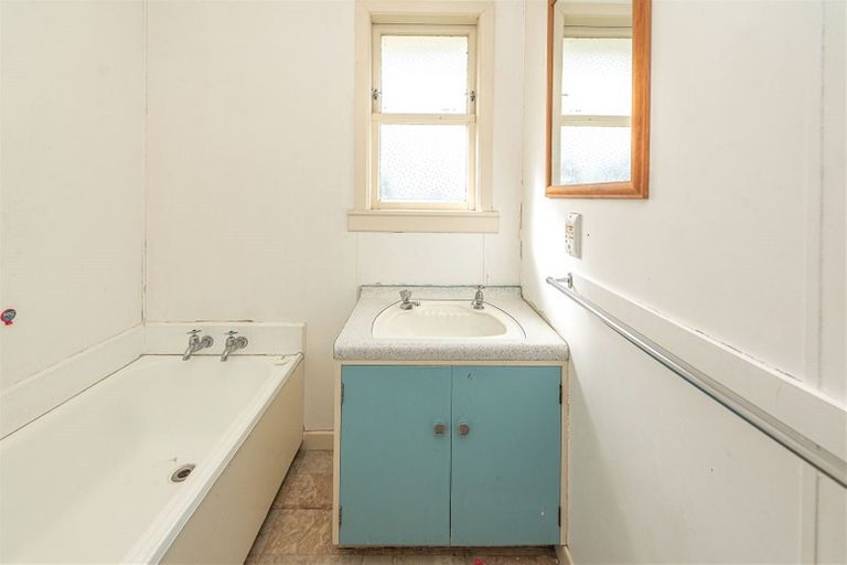 Photo of property in 10 Mosston Road, Castlecliff, Whanganui, 4501