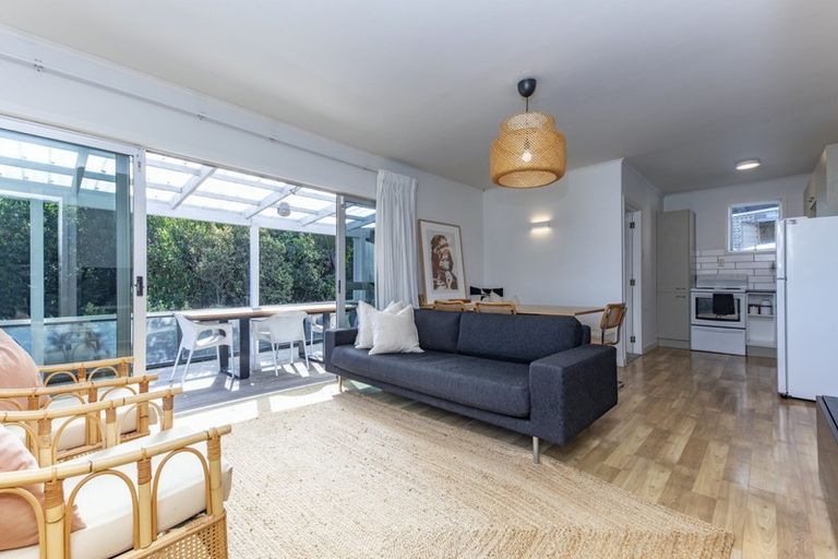 Photo of property in 98 Seaview Road, Piha, New Lynn, 0772