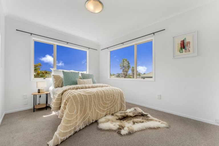 Photo of property in 1 Luna Place, Henderson, Auckland, 0612