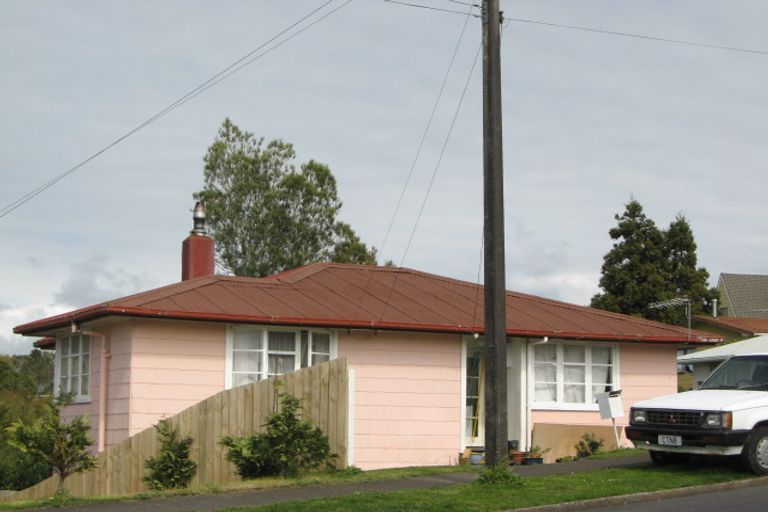 Photo of property in 20 Banks Street, Marfell, New Plymouth, 4310