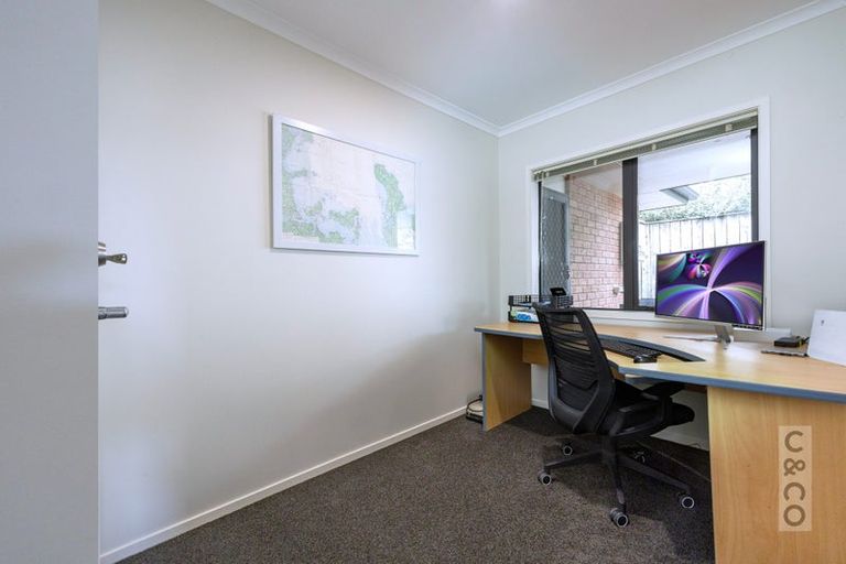 Photo of property in 42 Gilbransen Road, Kumeu, 0810