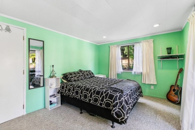 Photo of property in 25 Waiora Road, Stanmore Bay, Whangaparaoa, 0932