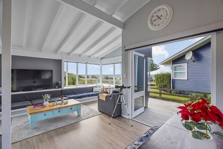 Photo of property in 3428 Pourerere Beach Road, Pourerere, Omakere, 4271