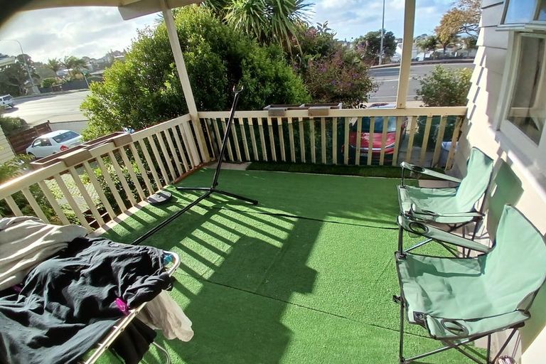 Photo of property in 552 East Coast Road, Windsor Park, Auckland, 0630
