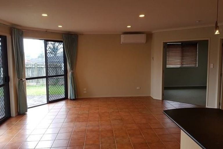 Photo of property in 20 Chesterton Terrace, Henderson, Auckland, 0612