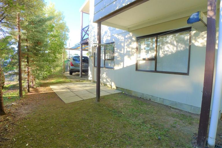 Photo of property in 2/23 Flaunty Place, West Harbour, Auckland, 0618