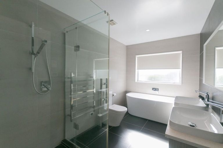 Photo of property in 69 Bordeaux Parade, Te Atatu South, Auckland, 0610