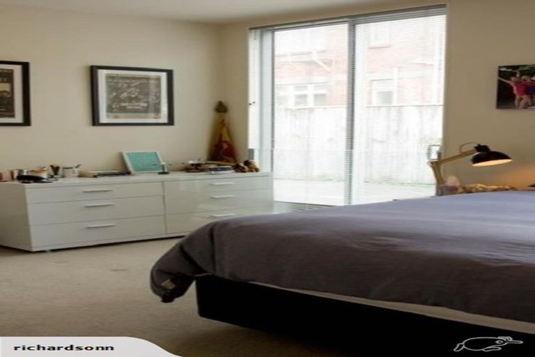 Photo of property in 4/25 Home Street, Mount Victoria, Wellington, 6011