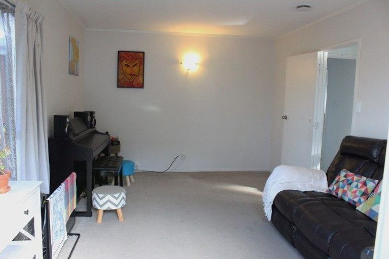 Photo of property in 2/123a Gossamer Drive, Pakuranga Heights, Auckland, 2010