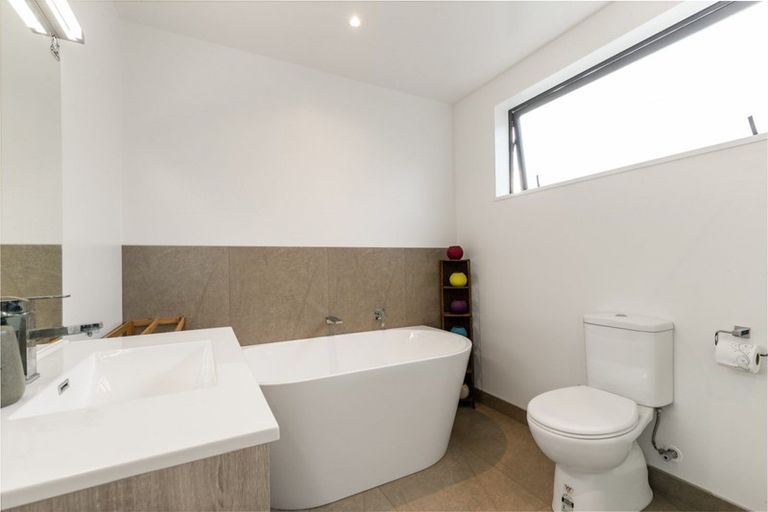 Photo of property in 51 Red Cottage Drive, Lake Hayes, Queenstown, 9304