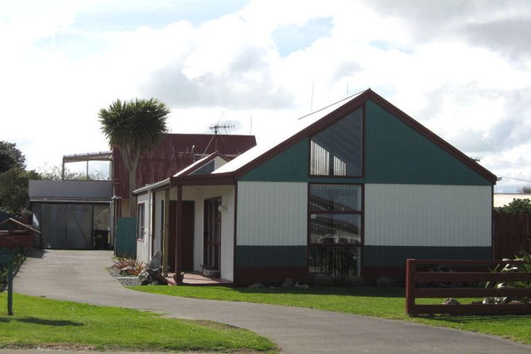 Photo of property in 180a Cornfoot Street, Castlecliff, Whanganui, 4501