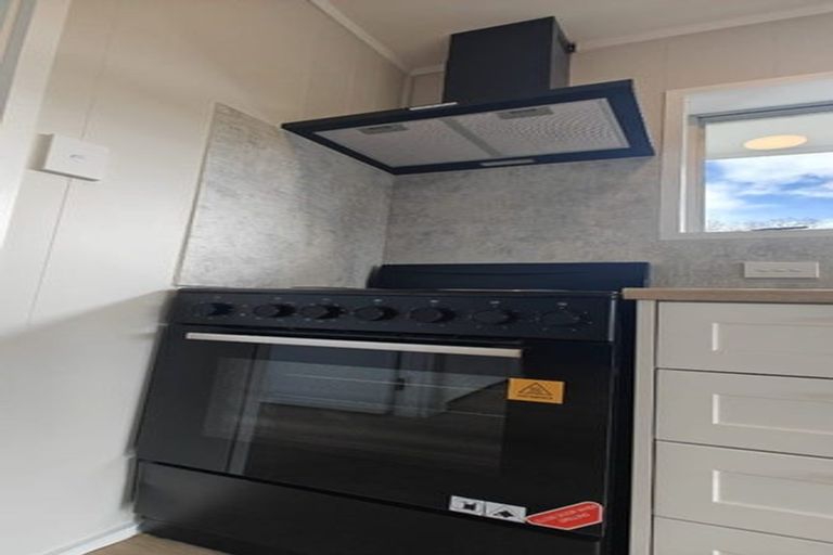 Photo of property in 1/4 Mahuta Grove, Northcote, Auckland, 0627