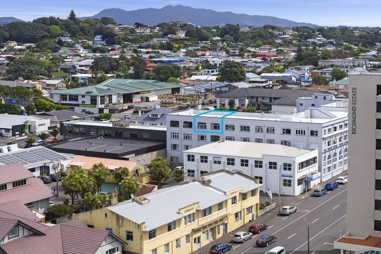 Photo of property in Devonport Apartments, 49/127 Saint Aubyn Street, New Plymouth, 4310
