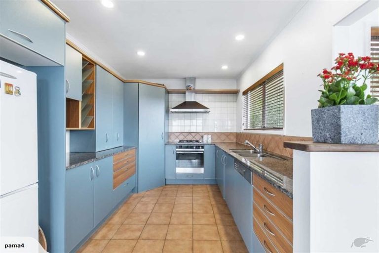 Photo of property in 3/1a Castor Bay Road, Castor Bay, Auckland, 0620