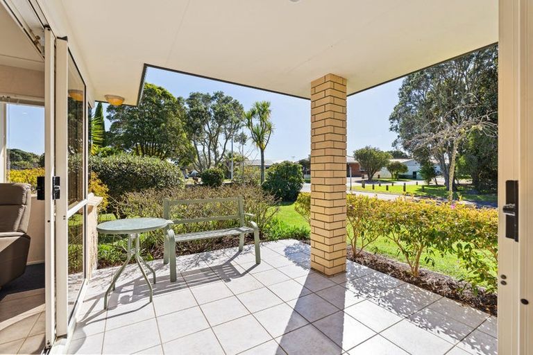 Photo of property in 40 Settlers Grove, Orewa, 0931