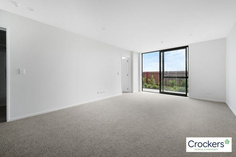 Photo of property in 2/10 Treasure Lane, Te Atatu South, Auckland, 0610