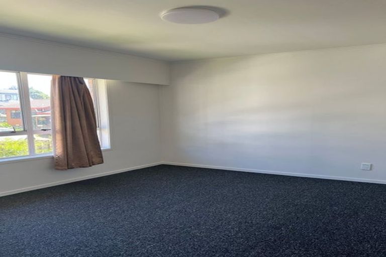 Photo of property in 3/178 Chivalry Road, Glenfield, Auckland, 0629