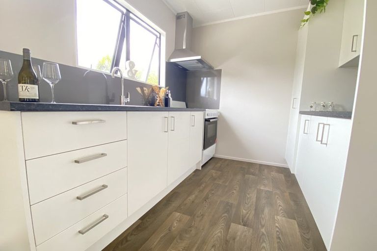 Photo of property in 3 Lowell Place, Massey, Auckland, 0614