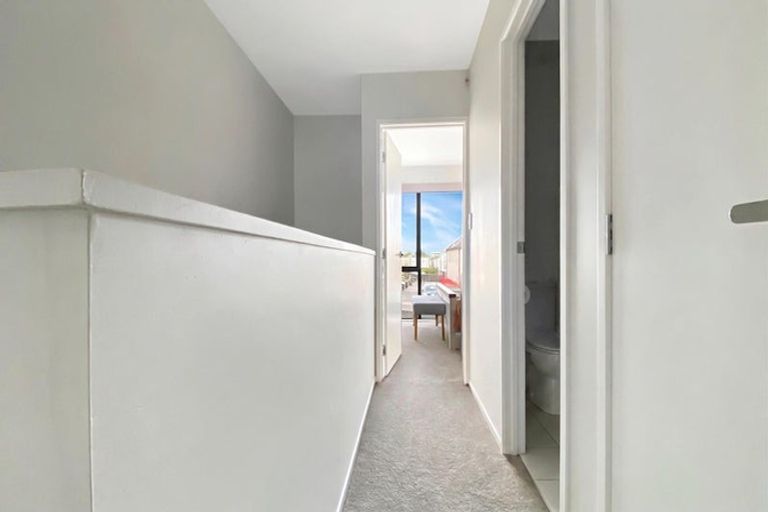 Photo of property in 24 Tima Lane, Mangere Bridge, Auckland, 2022