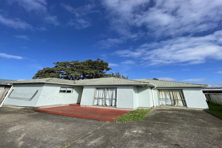 Photo of property in 60 Riverpark Crescent, Henderson, Auckland, 0610