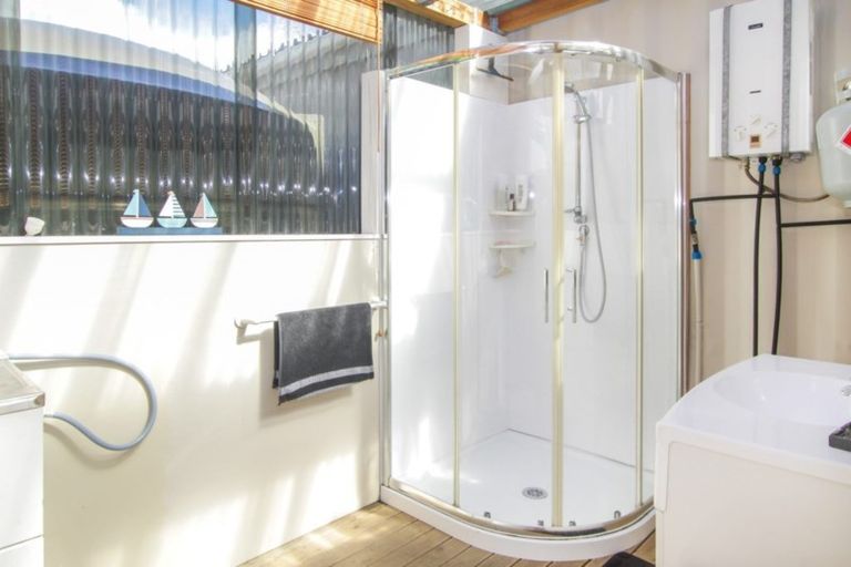 Photo of property in 100 Motukaraka Point Road, Kohukohu, 0491