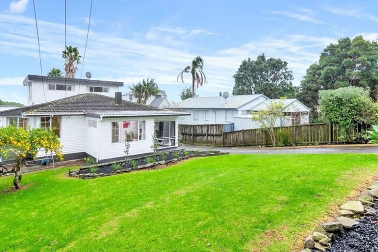 Photo of property in 5 Sullivan Avenue, Mangere Bridge, Auckland, 2022