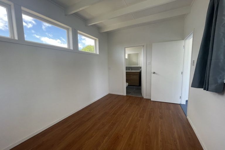 Photo of property in 7 Springbank Lane, Te Atatu Peninsula, Auckland, 0610