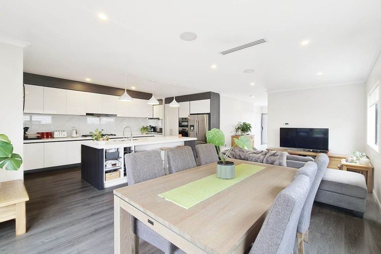 Photo of property in 118 Mcquoids Road, Flat Bush, Auckland, 2019