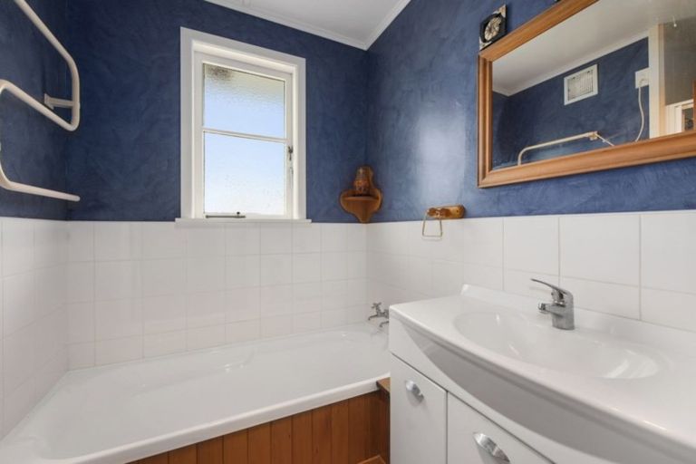 Photo of property in 16 Granville Street, Silverstream, Upper Hutt, 5019