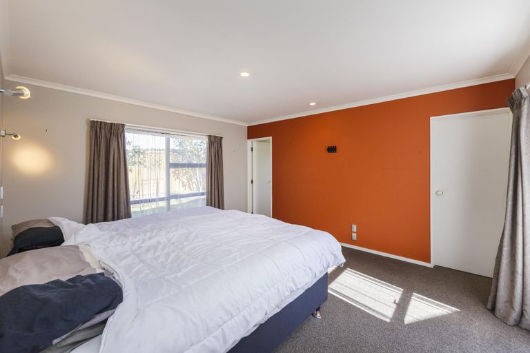 Photo of property in 23 Greenwood Place, Fitzherbert, Palmerston North, 4410