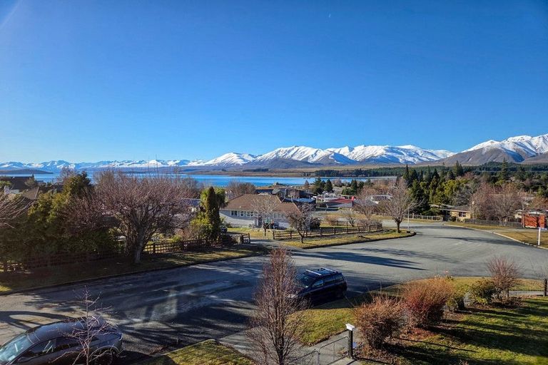 Photo of property in 35 Aorangi Crescent, Lake Tekapo, 7999