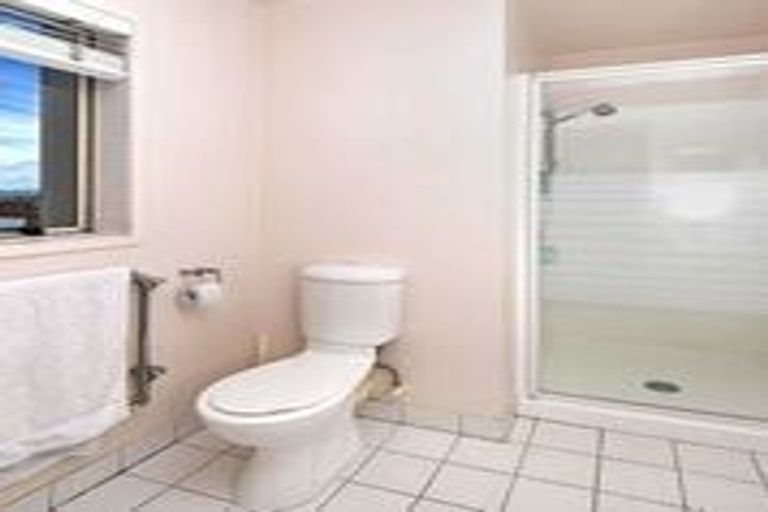 Photo of property in Henry Walton Flats, 4/2 Upper Queen Street, Auckland Central, Auckland, 1010