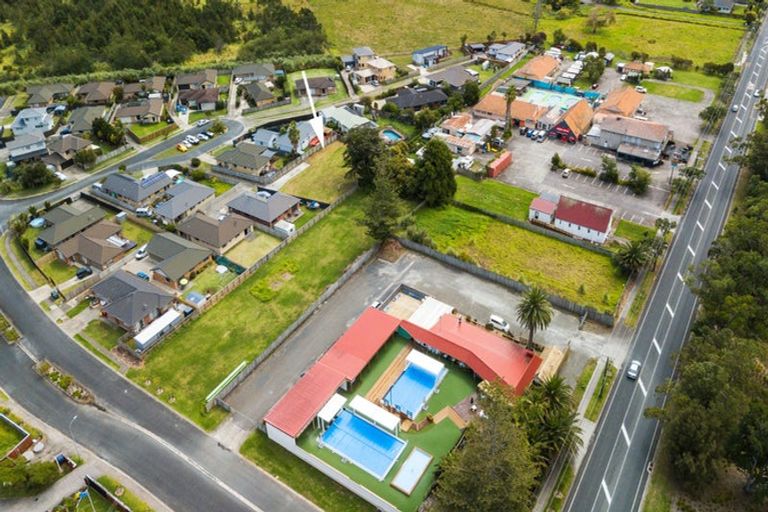 Photo of property in 14 Aitkenhead Court, Parakai, 0830