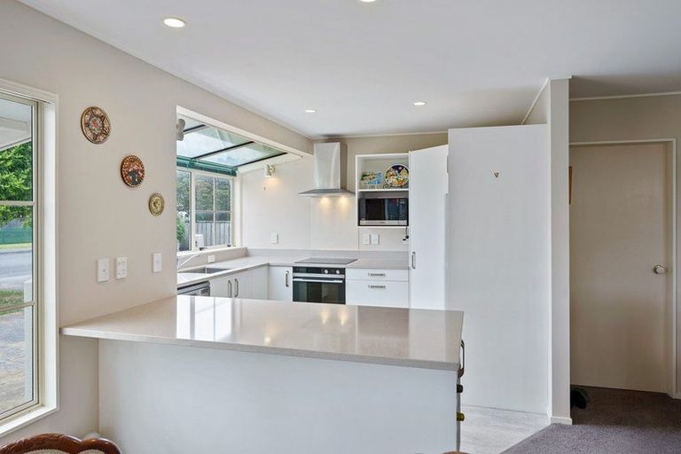 Photo of property in 17 Watson Drive, Paraparaumu Beach, Paraparaumu, 5032