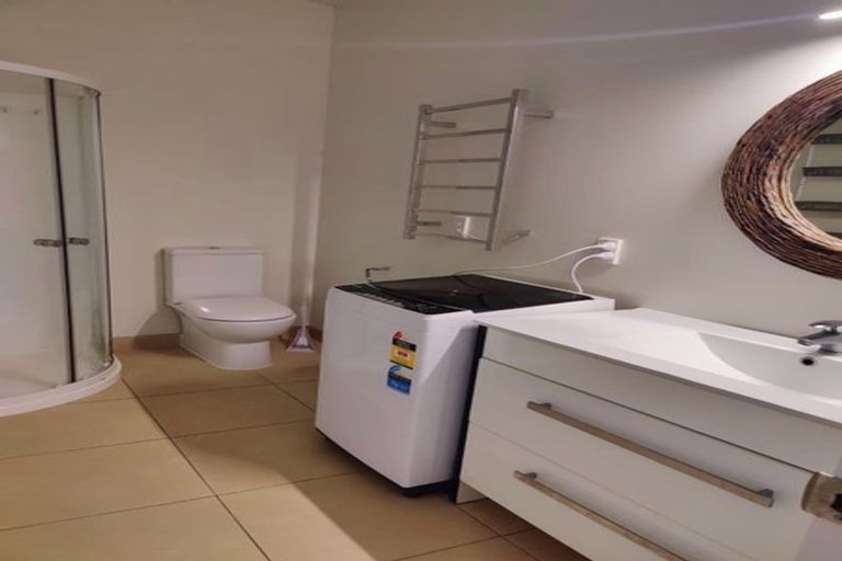 Photo of property in 5 Hazel Glen, Bayview, Auckland, 0629