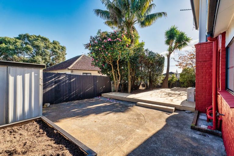 Photo of property in 2/24 Miro Street, New Lynn, Auckland, 0600