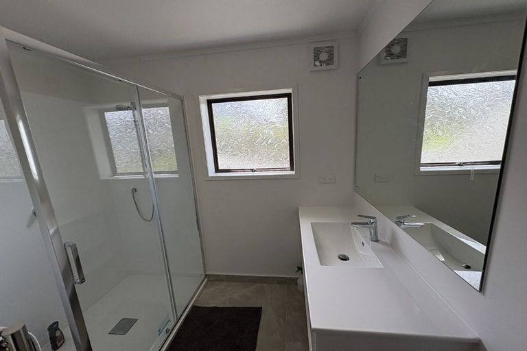 Photo of property in 2/851 Beach Road, Waiake, Auckland, 0630