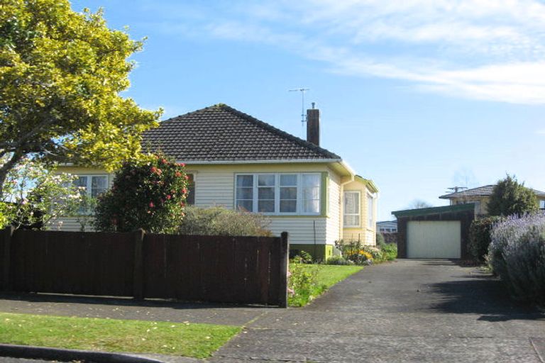 Photo of property in 50 Somerset Street, Brooklands, New Plymouth, 4310