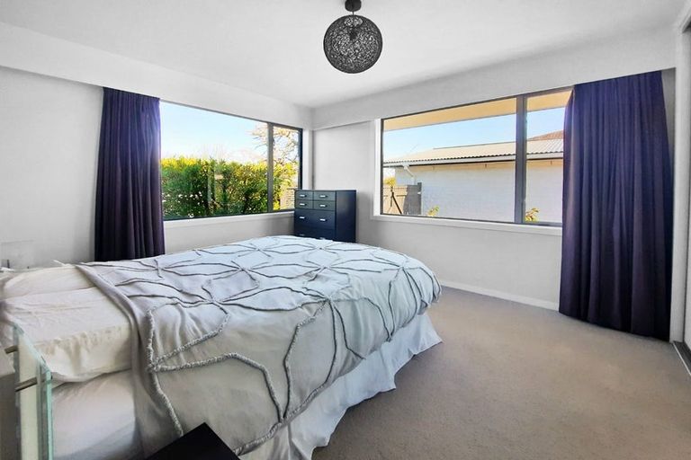 Photo of property in 22 Rosedale Place, Avonhead, Christchurch, 8042