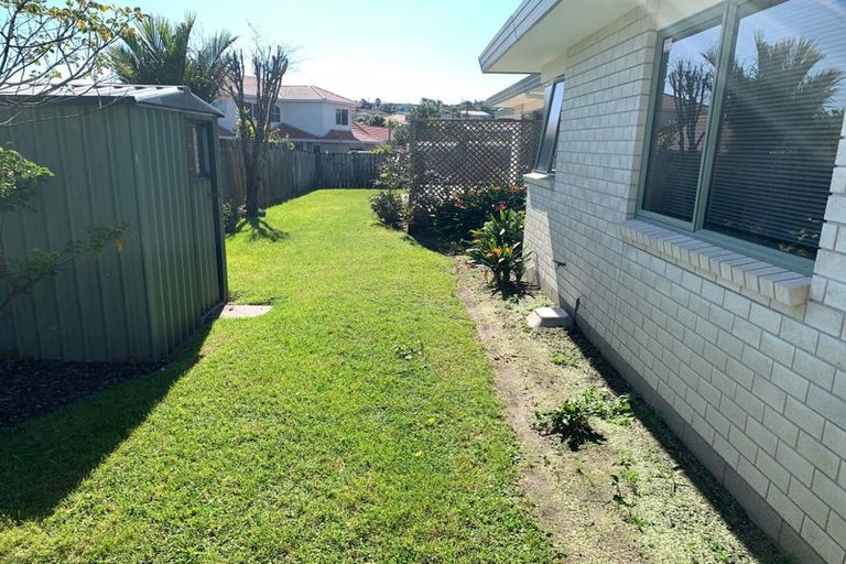 Photo of property in 162 Lakeside Drive, Orewa, 0931