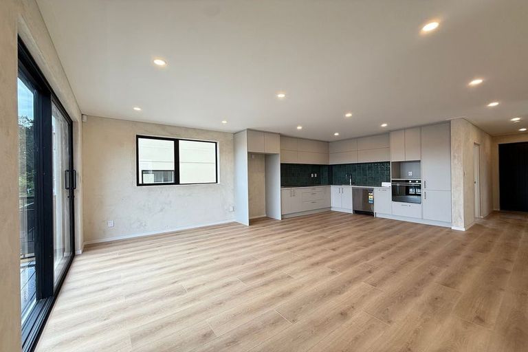 Photo of property in 86 Tiriwa Drive, Massey, Auckland, 0614