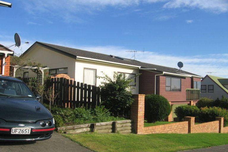 Photo of property in 8 Kinnel Grove, Papakowhai, Porirua, 5024