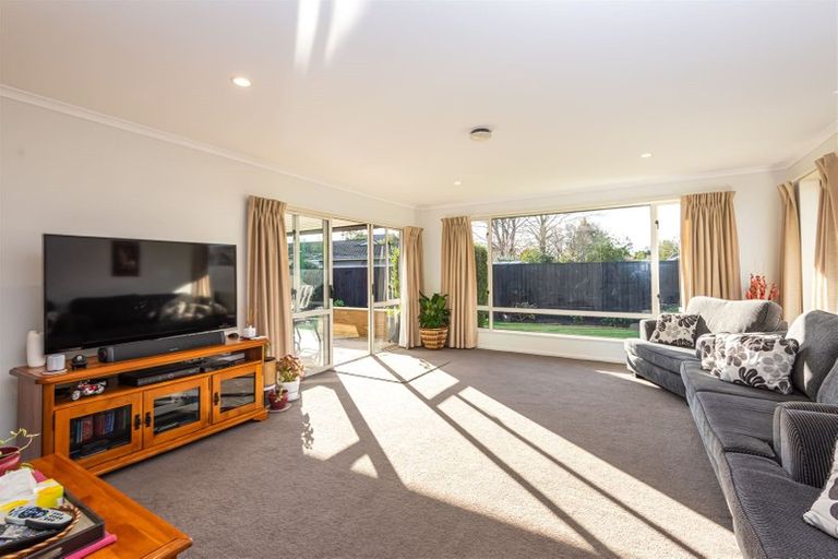 Photo of property in 2/14 Bentley Street, Russley, Christchurch, 8042